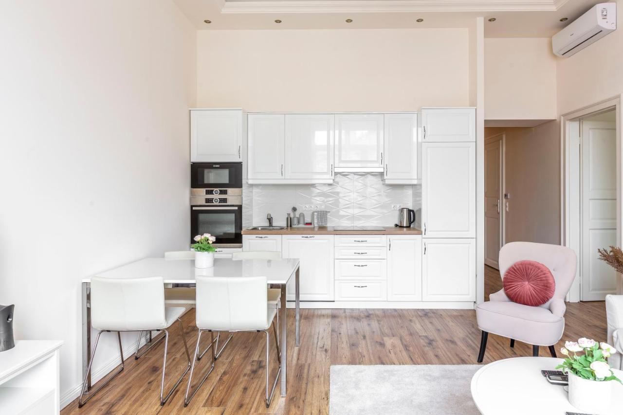 Luxurious Central Apartment In Liszt Ferenc Square Budapest Ngoại thất bức ảnh