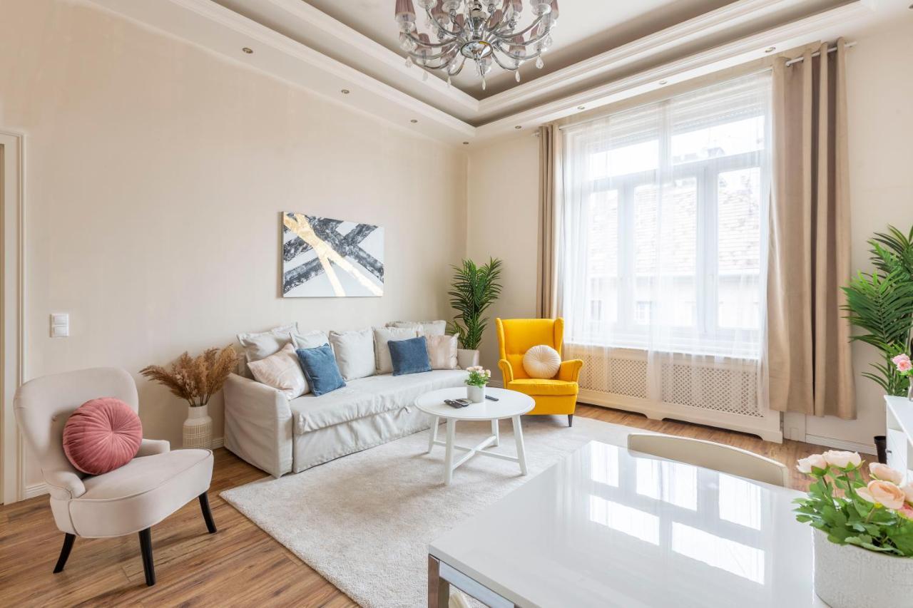 Luxurious Central Apartment In Liszt Ferenc Square Budapest Ngoại thất bức ảnh
