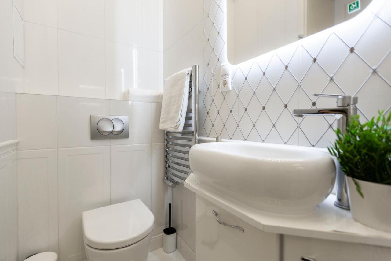 Luxurious Central Apartment In Liszt Ferenc Square Budapest Ngoại thất bức ảnh