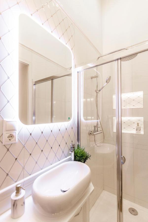 Luxurious Central Apartment In Liszt Ferenc Square Budapest Ngoại thất bức ảnh