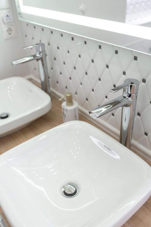 Luxurious Central Apartment In Liszt Ferenc Square Budapest Ngoại thất bức ảnh