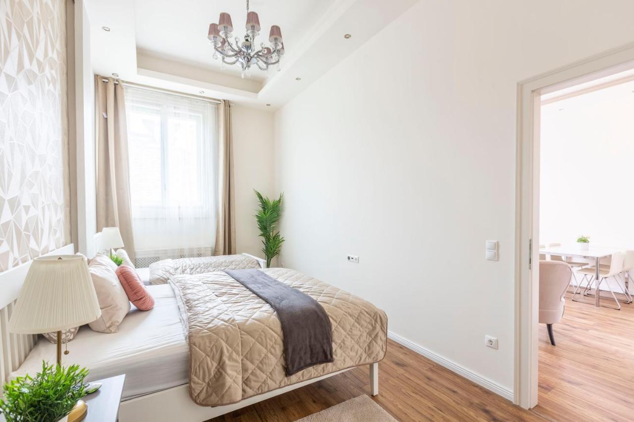 Luxurious Central Apartment In Liszt Ferenc Square Budapest Ngoại thất bức ảnh